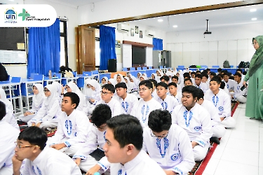 PENYULUHAN KESEHATAN PENCEGAH PENYEBARAN AGEN PENYAKIT DI MADRASAH ALIYAH PEMBANGUNAN UIN JAKARTA